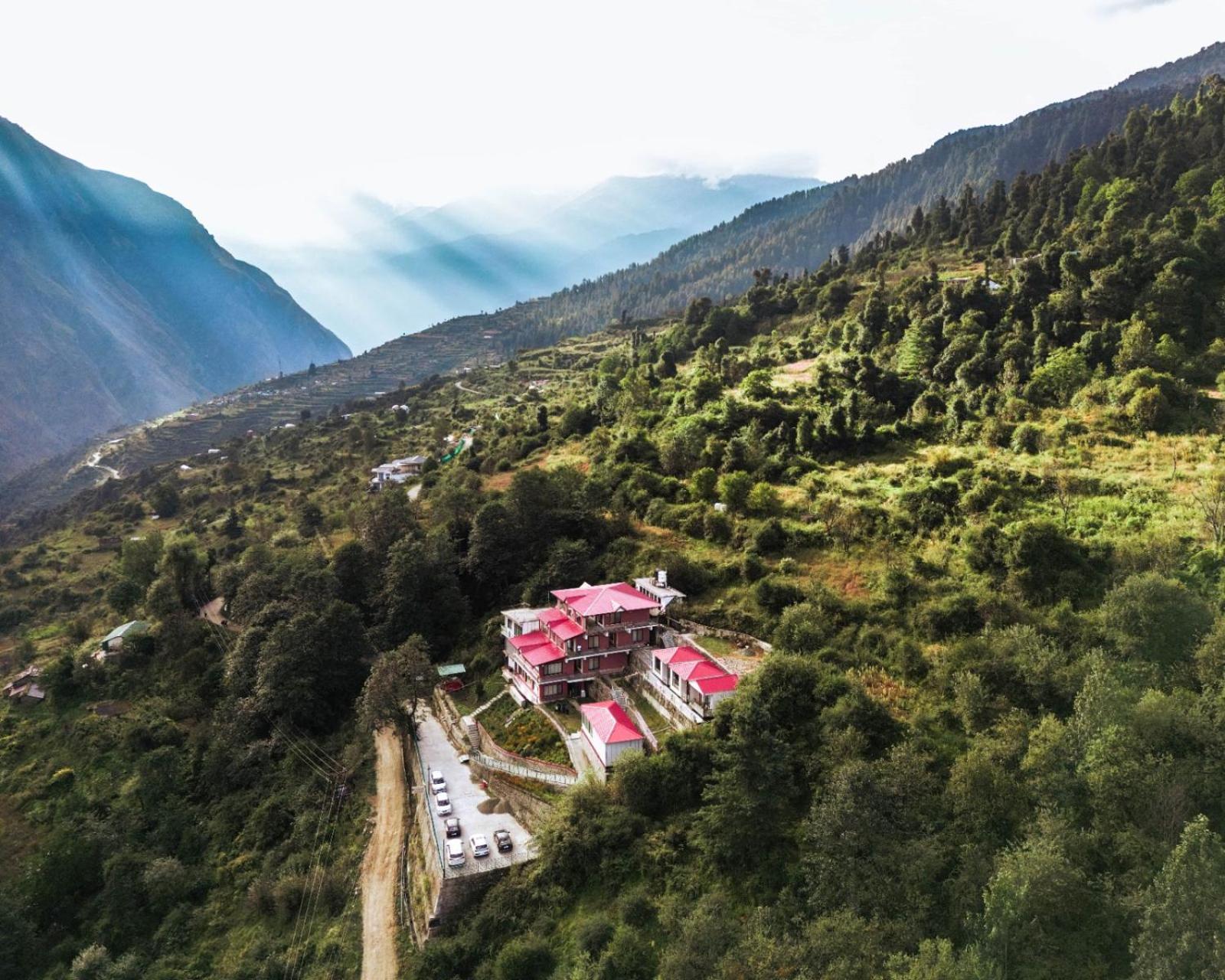 Resort Amaze Auli Joshīmath Extérieur photo