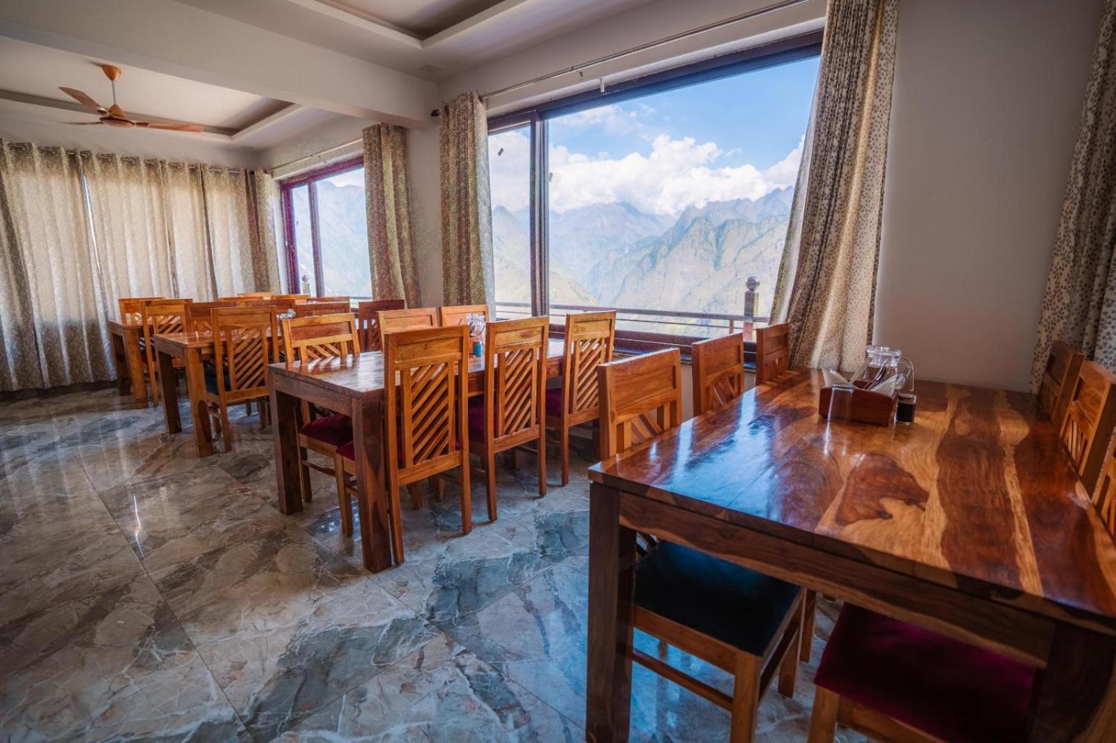 Resort Amaze Auli Joshīmath Extérieur photo